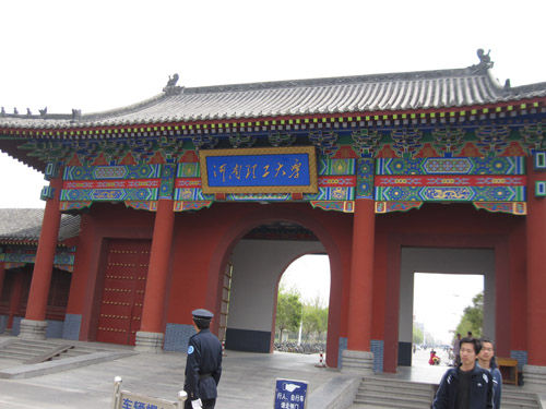 事发学校。